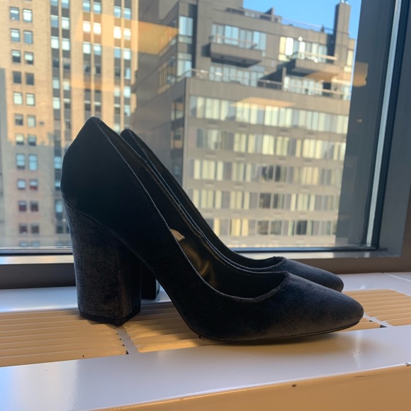 Dark Blue Velvet Pumps - Picture 3 of 6